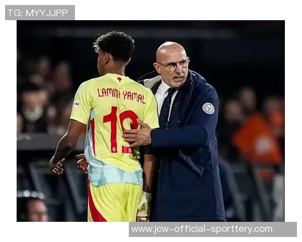 因伤退出国家队后,亚马尔目前已回到巴塞罗那 因伤退出国家队后,亚马尔目前已回到巴塞罗那