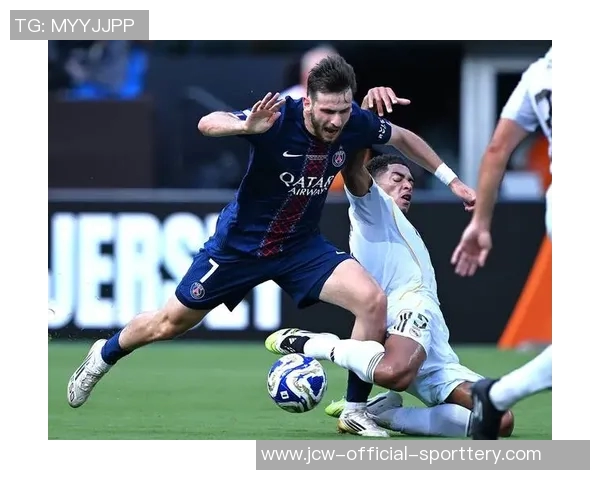 官方:德国裁判希伯特将执法欧冠第6轮毕包vs巴黎 官方:德国裁判希伯特将执法欧冠第6轮毕包vs巴黎