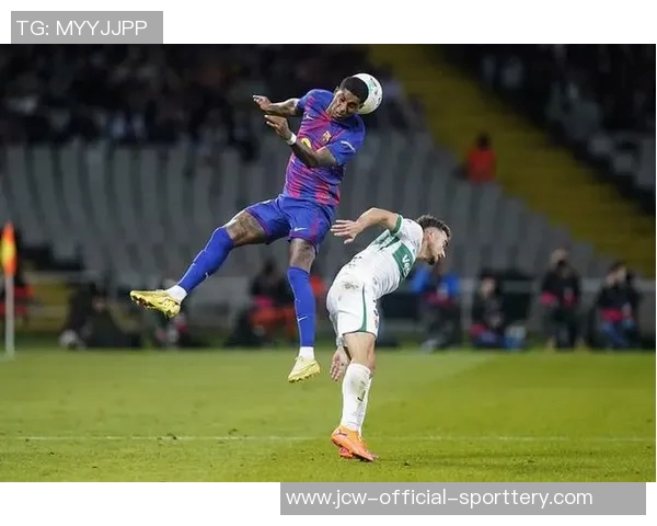 费雷尔：英超适应起来并不困难，很享受担任巴萨传奇队教练