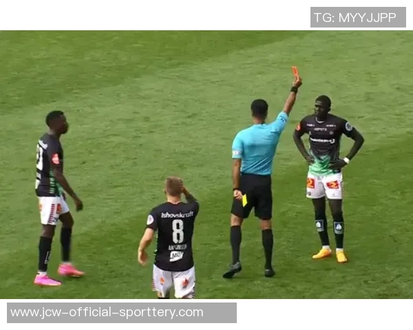 贝里瓦尔：当时会见德科时有150名狗仔在外边候着，压力山大