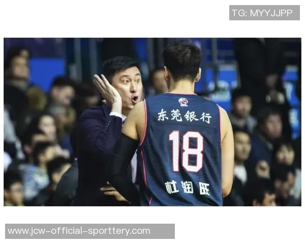 车轮战三人死缠！杜锋演绎防守弗雷戴特教科书